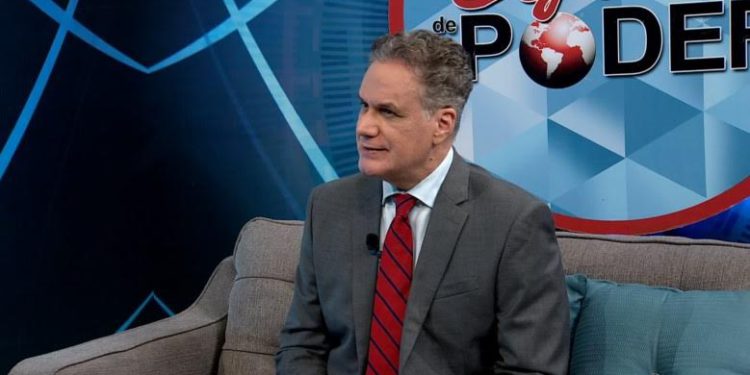 Nelson Espinal Báez, experto en Negociación y Relaciones Internacionales