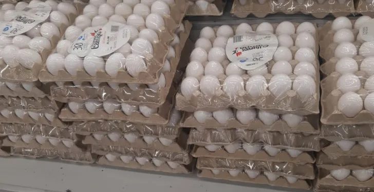 El Gobierno de la RD suspende la exportación huevos hacia Haití