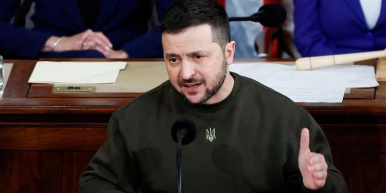 Dice que con alto al fuego Rusia busca detener avance Ucrania