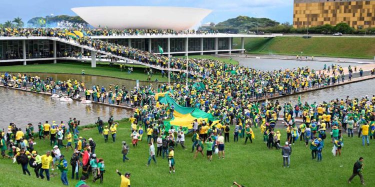 Bolsonaristas invaden el Congreso brasileño en manifestación contra Lula